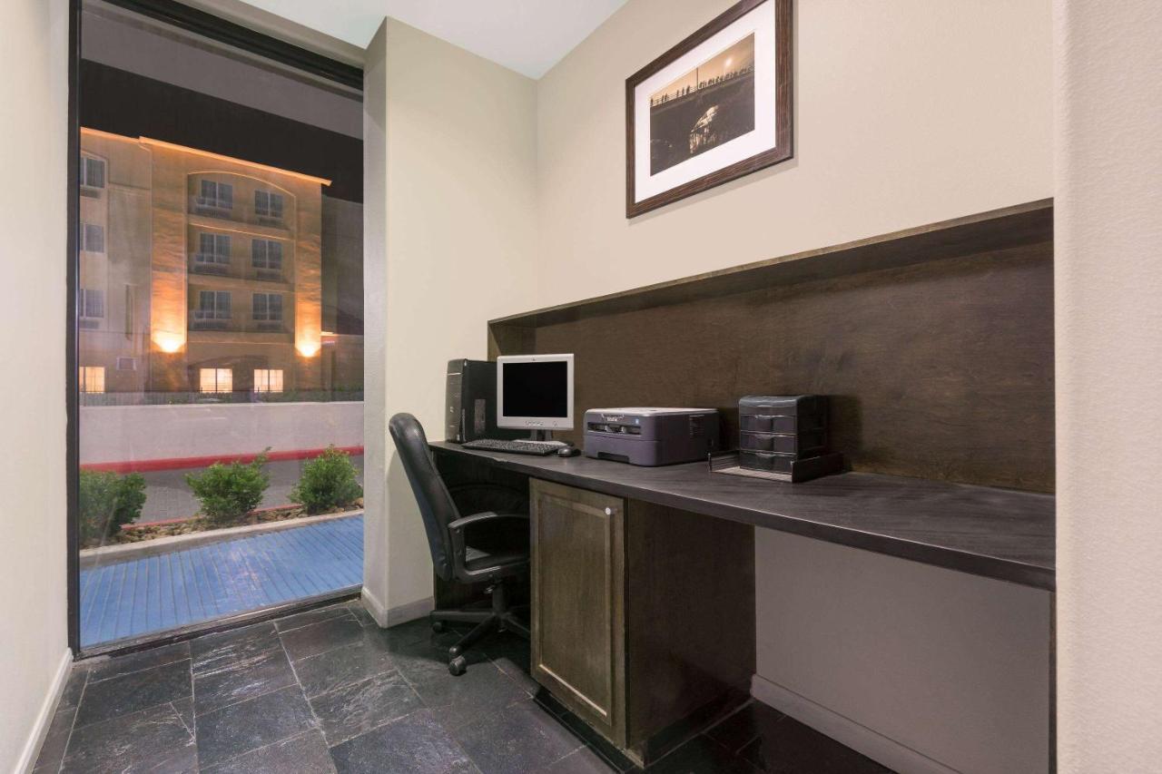Baymont By Wyndham Columbus Hotel Luaran gambar